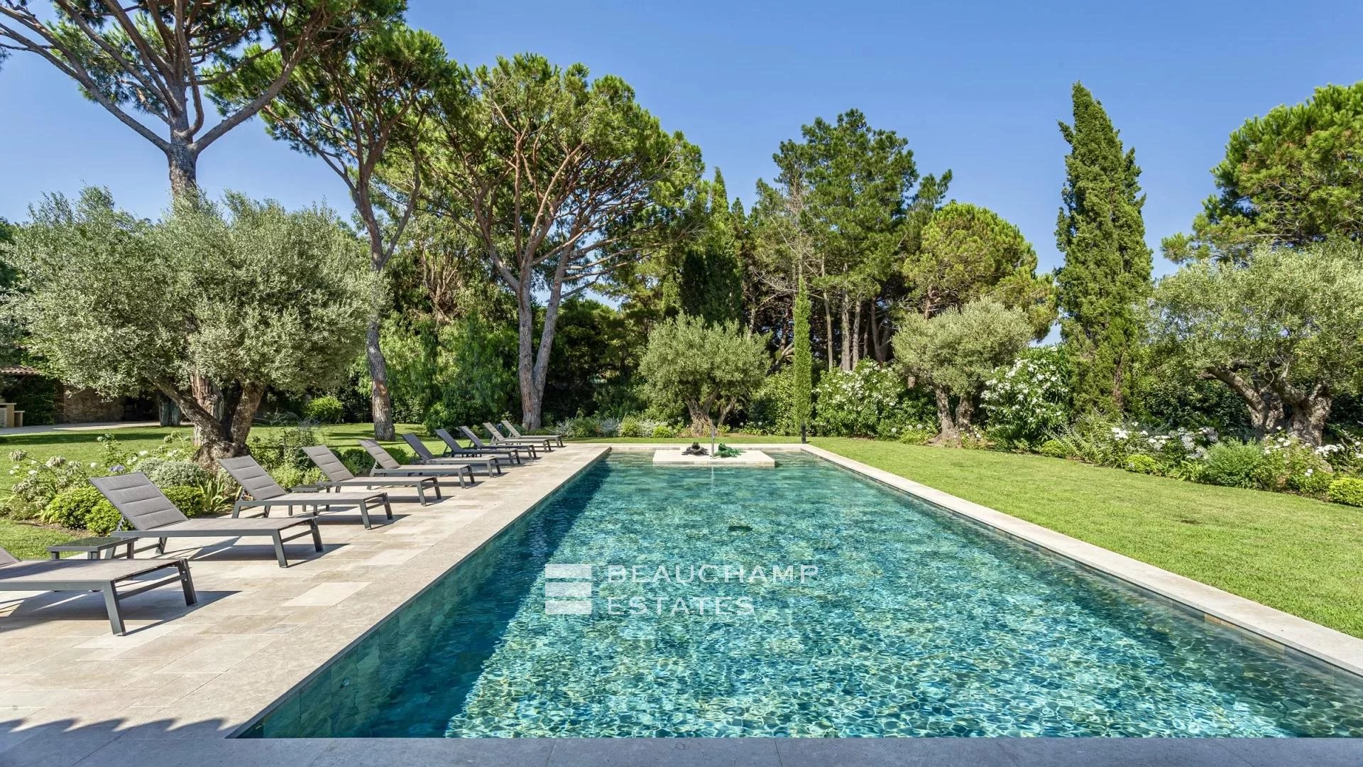 Stunning Open-Plan Villa close to Saint-Tropez 2024