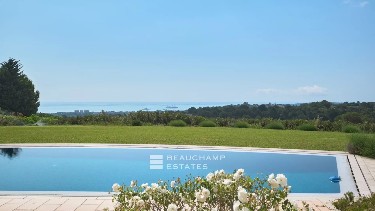 Wonderful property with panoramic view of the sea and the hills 2024
