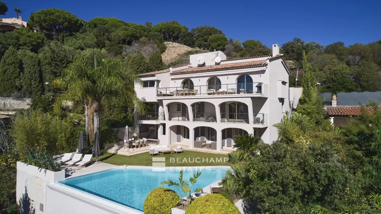 Overlooking Cannes - spectacular sea view 2024
